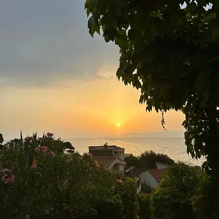 Casa Vista Mare In Apartment Giglio Porto
