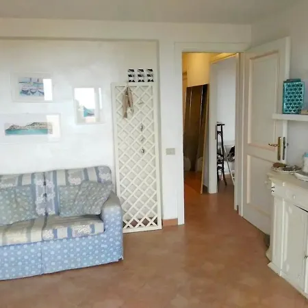 Casa Vista Mare In Apartment Giglio Porto